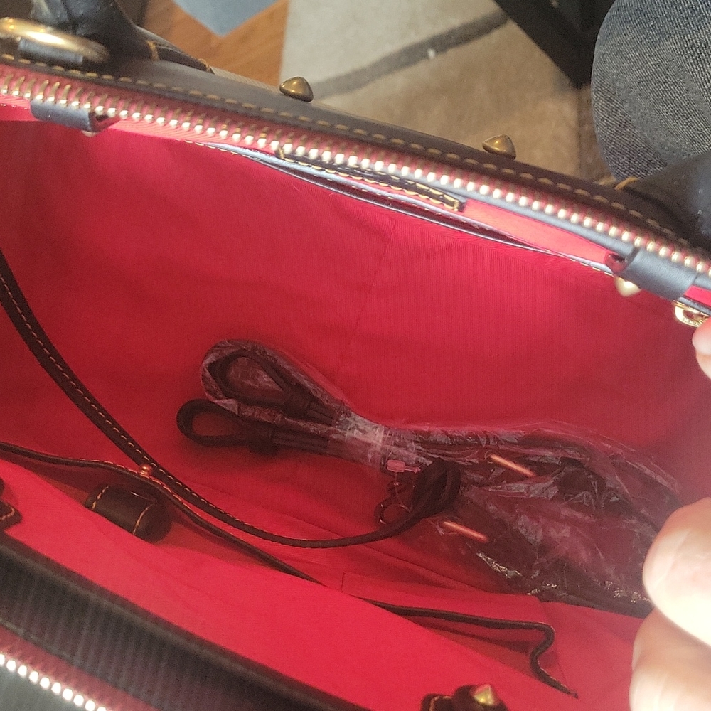 Dooney and Bourke - Picture 4 of 9